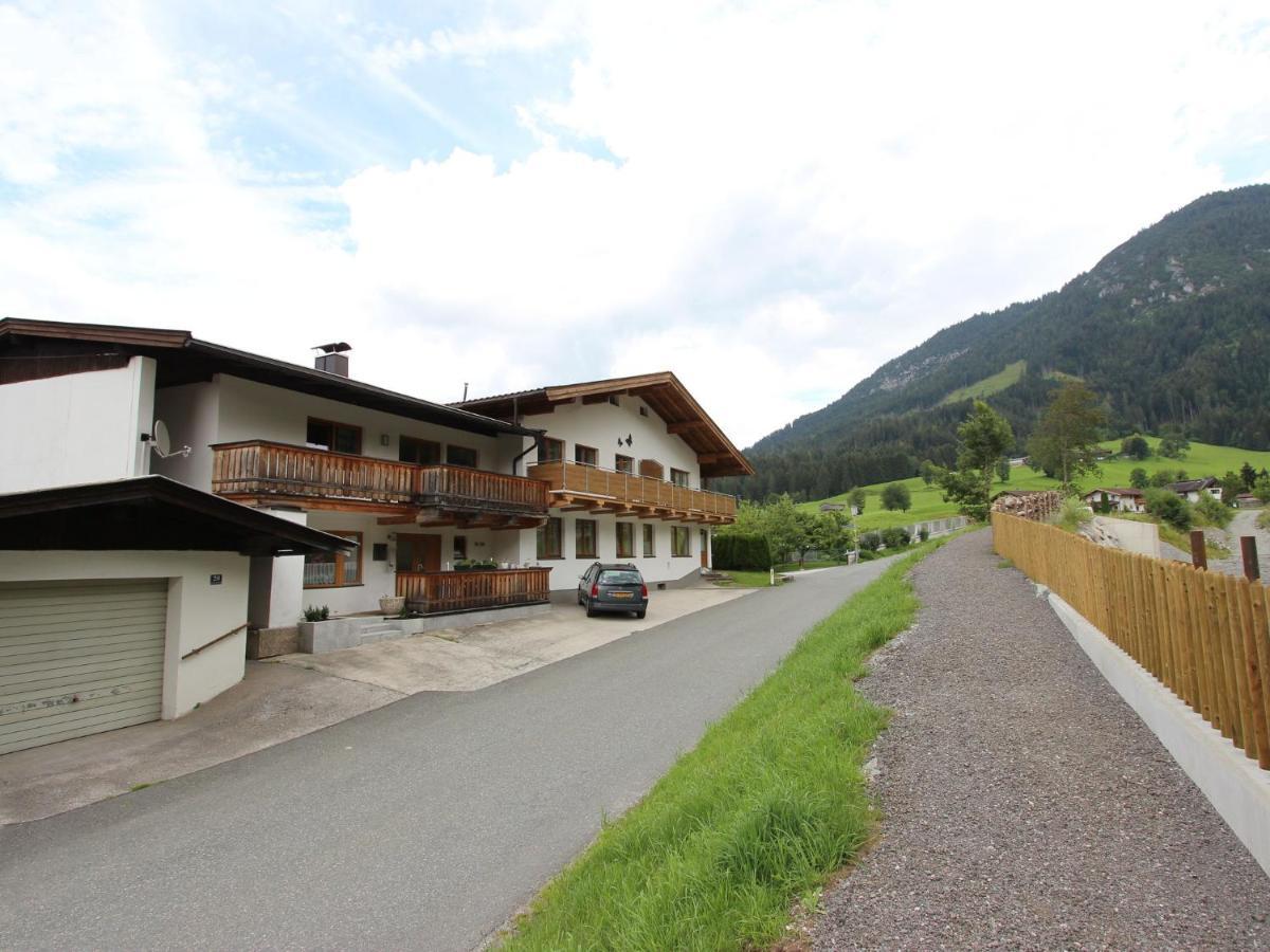 Boutique Apartment In Brixen With Mountain View Brixen im Thale Exteriör bild