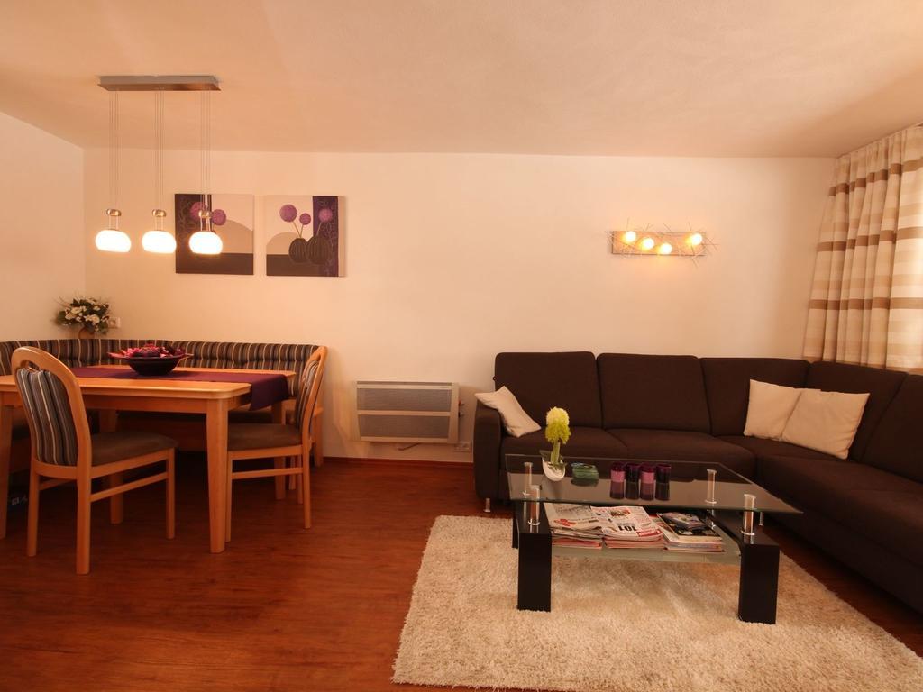 Boutique Apartment In Brixen With Mountain View Brixen im Thale Exteriör bild